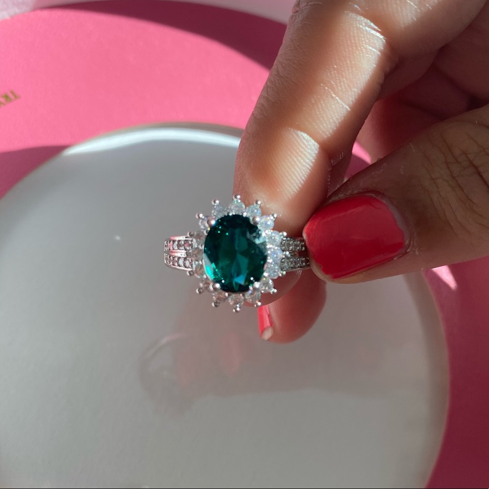 ✨Vintage Emerald Ring✨ - Picture 5 of 7